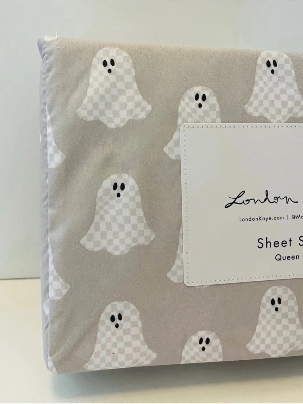 London Kaye Gray with Checkerboard Ghosts Queen Size Halloween Sheet Set